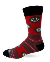Load image into Gallery viewer, If It Has Tits Or Tires I Can Make It Squeal Men's Socks
